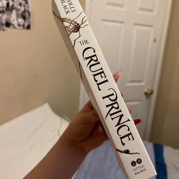 The Cruel Prince - Picture 3 of 5